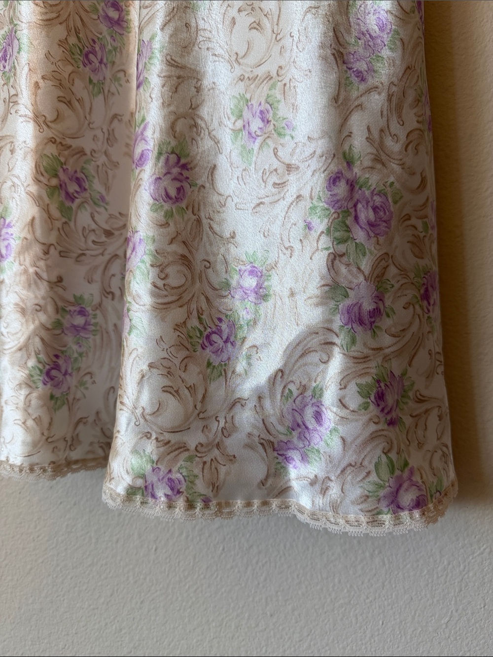 Vintage Wendy Ann Cream and Lavender Satin Lace-Trim Slip - Picture 4 of 5